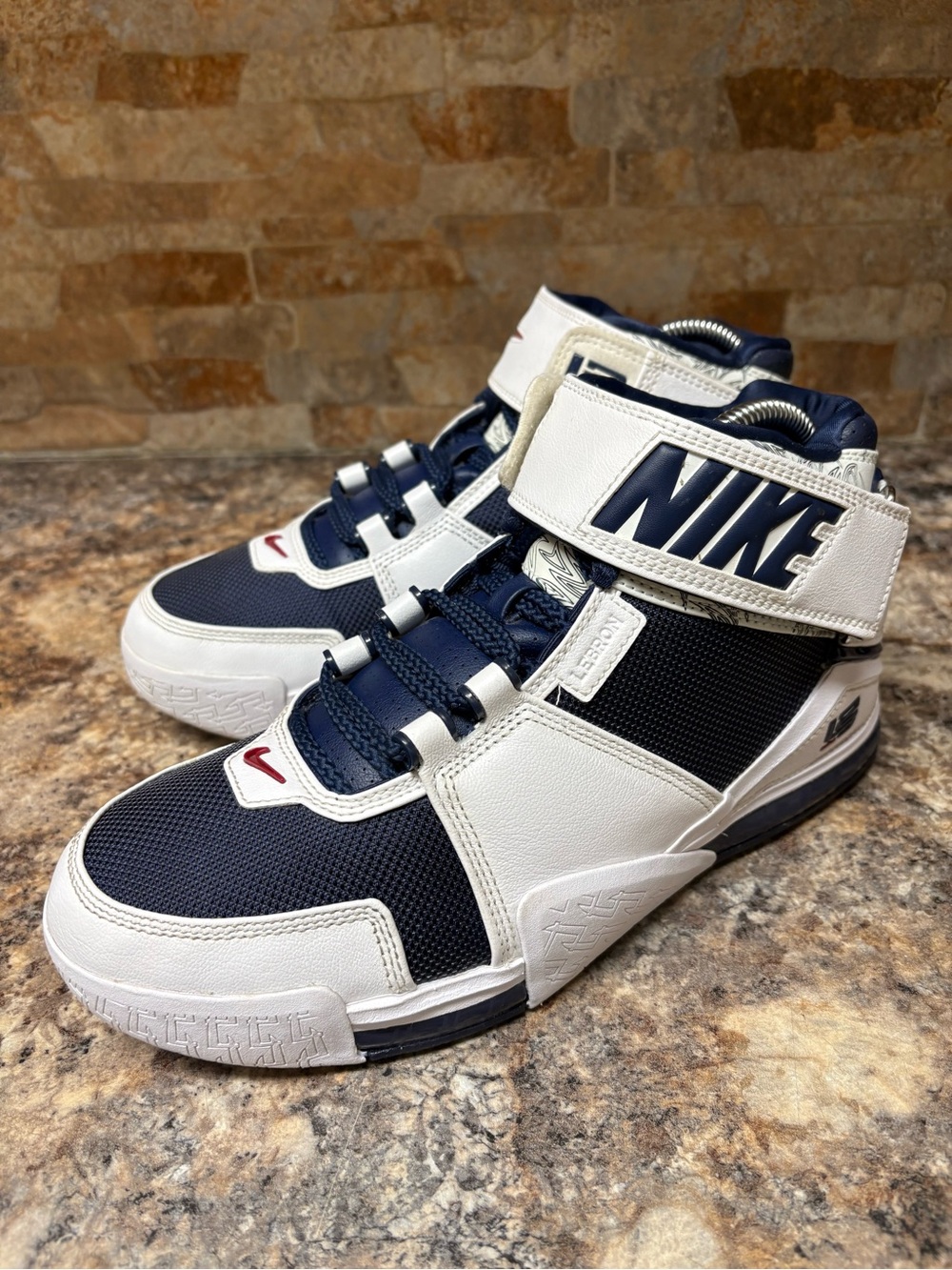 Nike Zoom Lebron 2 Retro USA white / navy DR0826-100 Size 8.5